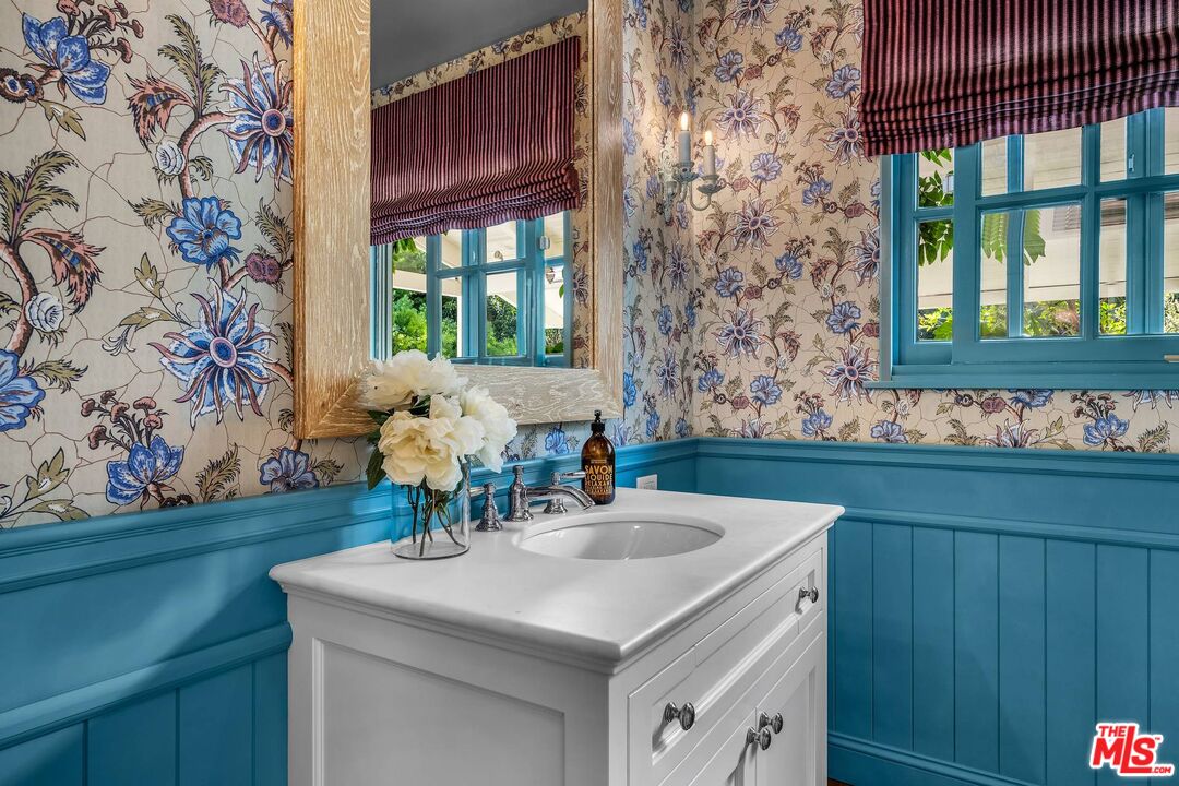 415 North Bonhill Road Los Angeles, CA 90049 - Photo 11 of 45 Gallery Image 11