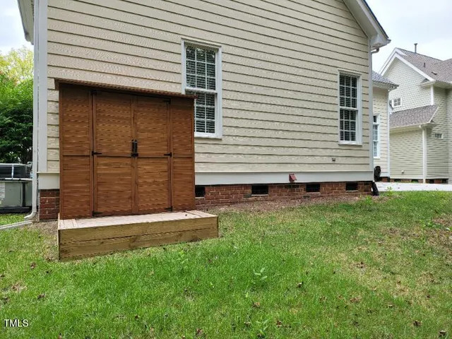 a view of backyard with a small cabin