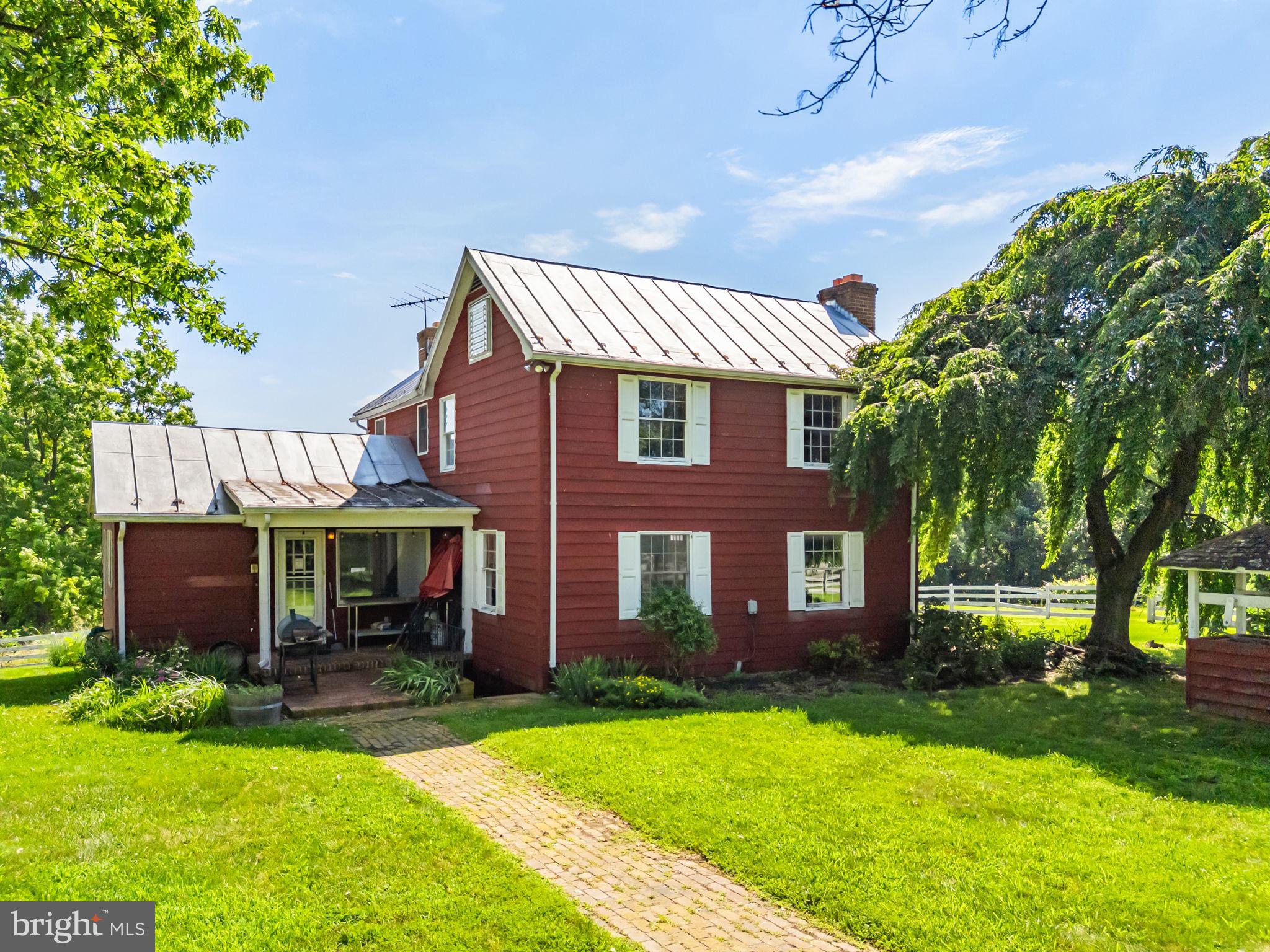 3659 South Ox Road Edinburg, VA 22824 - Photo 31 of 66 front view of a house with a yard