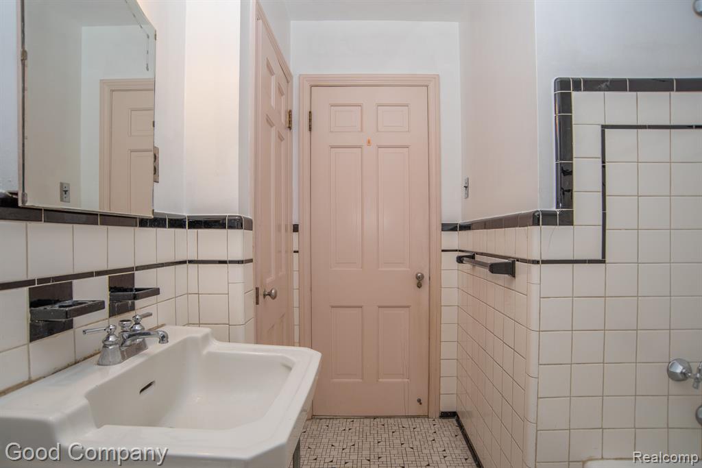 20151 Stratford Road Detroit, MI 48221 - Photo 17 of 44