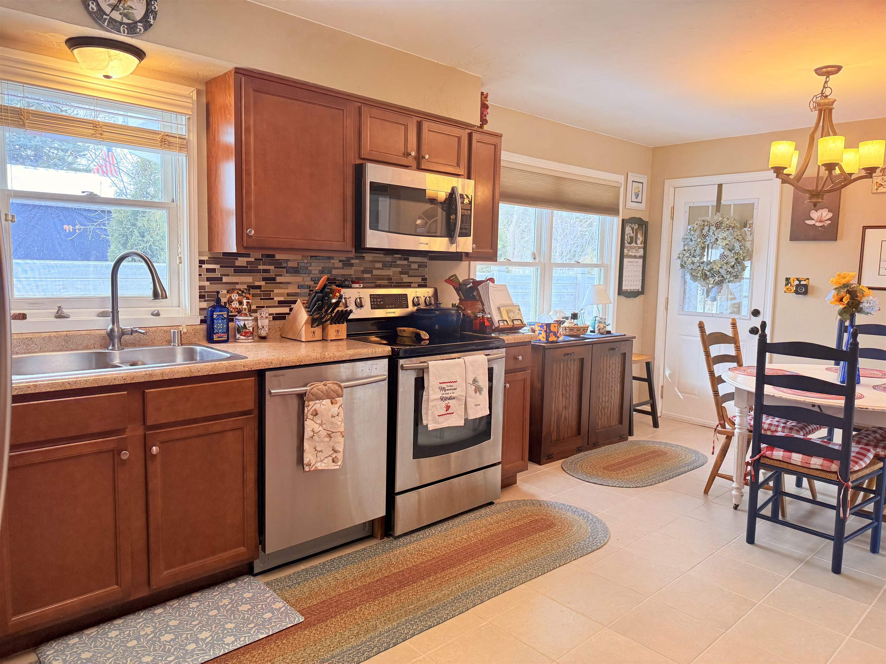 636 Elizabeth Street Menasha, WI 54952 - Photo 3 of 21