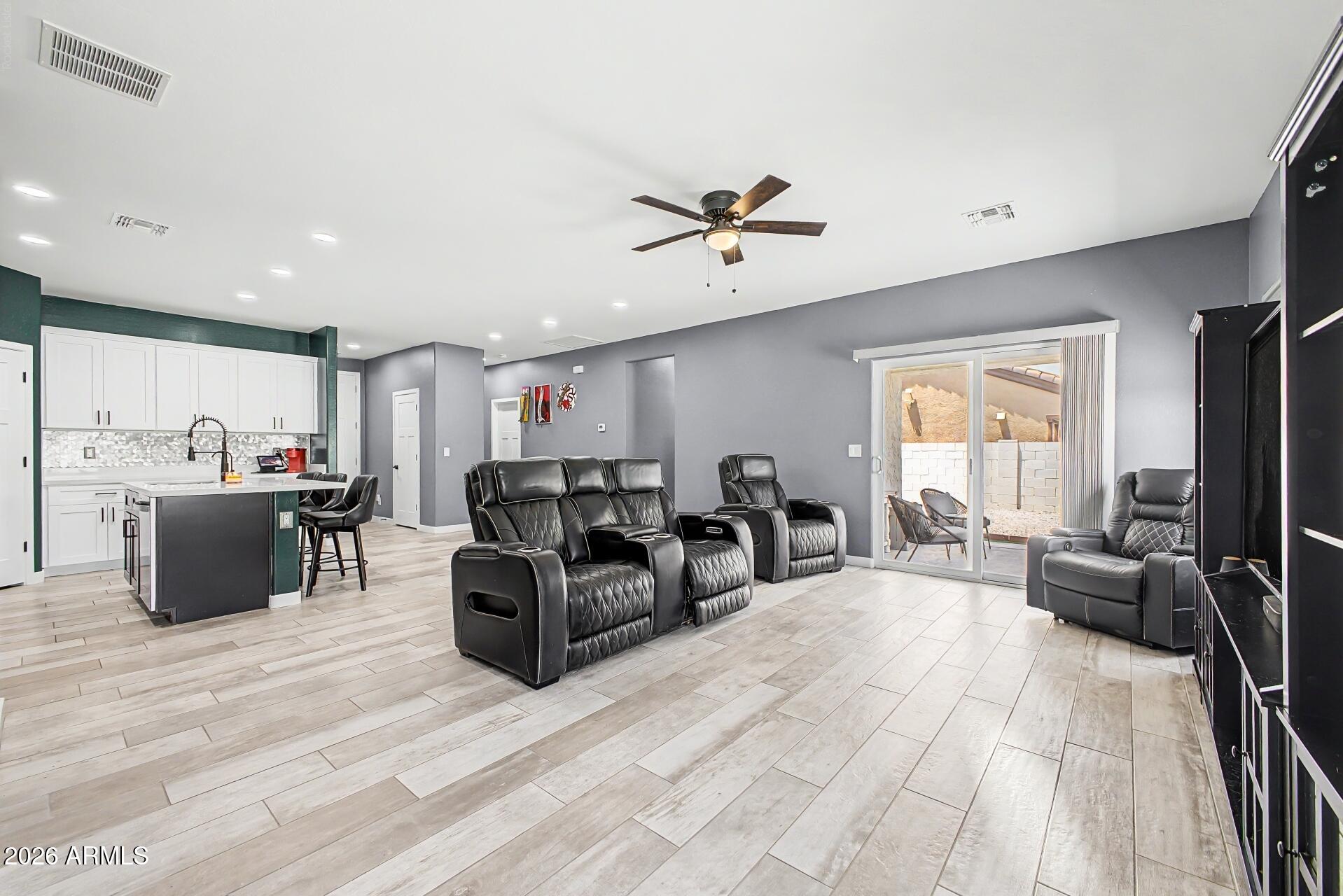 15901 South Saxon Road Arizona City, AZ 85123 - Photo 5 of 22 11 - Saxon
