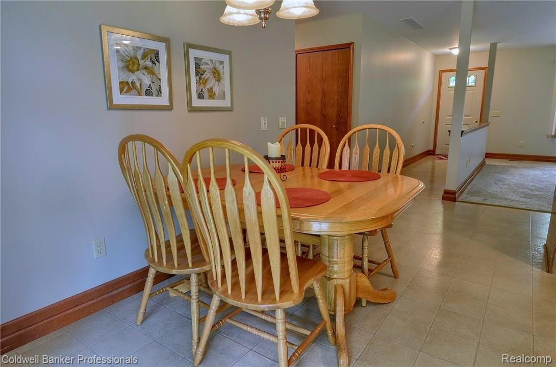 25452 Johns Road South Lyon, MI 48178 - Photo 16 of 34 015-Breakfast_Nook_3rd_View.jpg