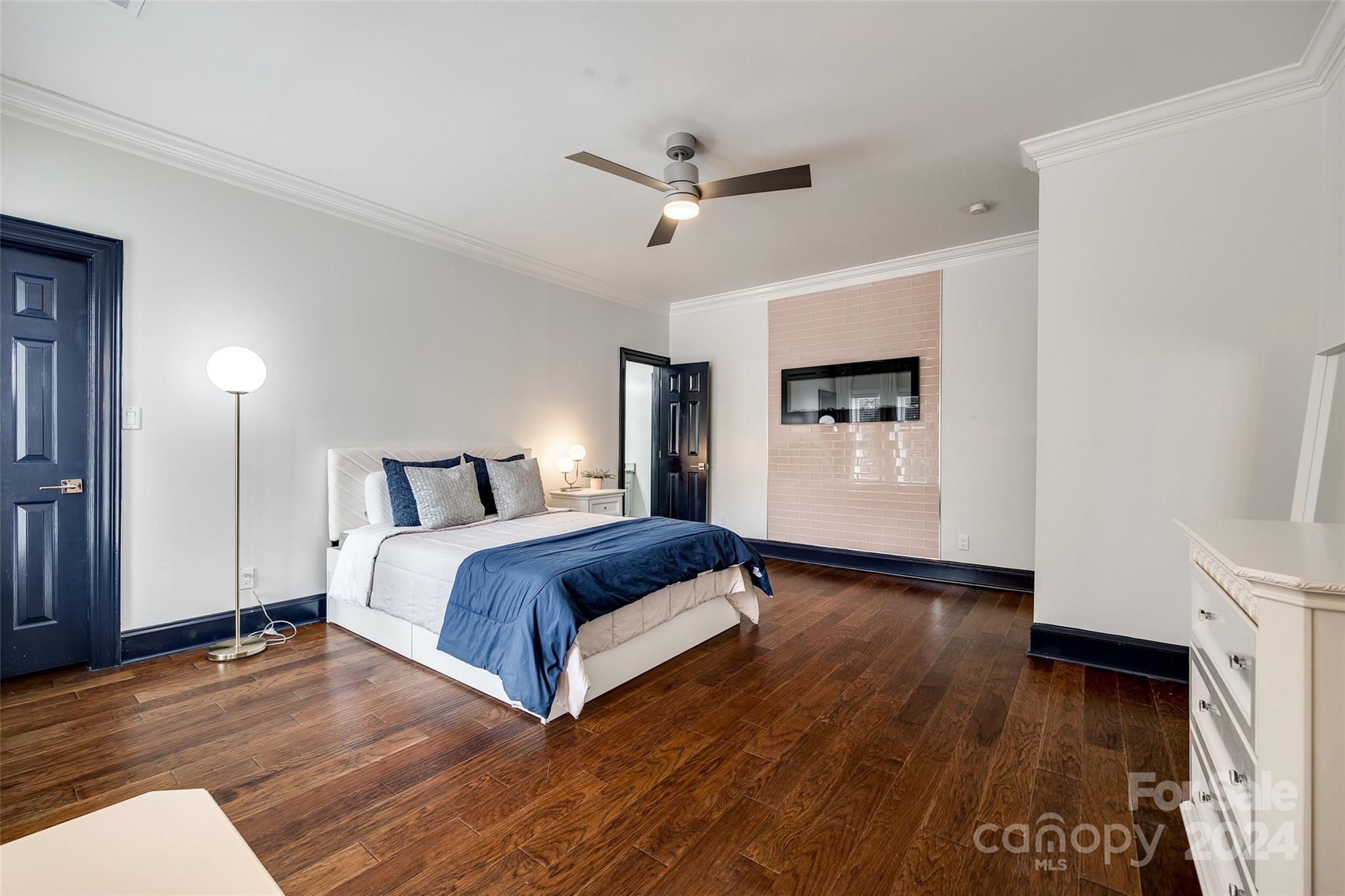 325 Queens Road Charlotte, NC 28204 - Photo 25 of 33 a spacious bedroom with a bed and a ceiling fan