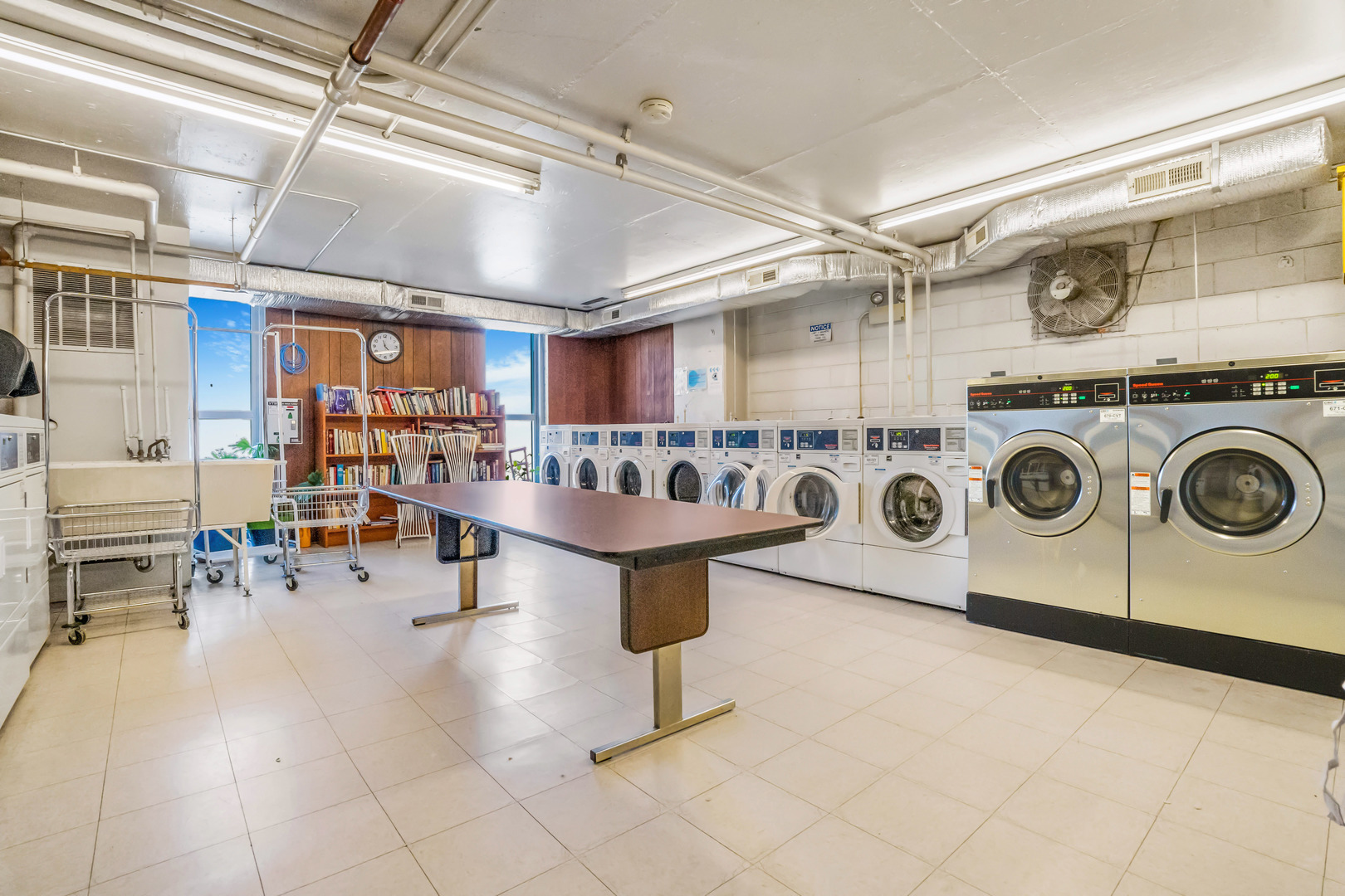 6145 North Sheridan Road, Unit 27A Chicago, IL 60660 - Photo 17 of 23