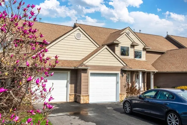 $474,900 | 24 Clubhouse Road, Hamburg, NJ 07419