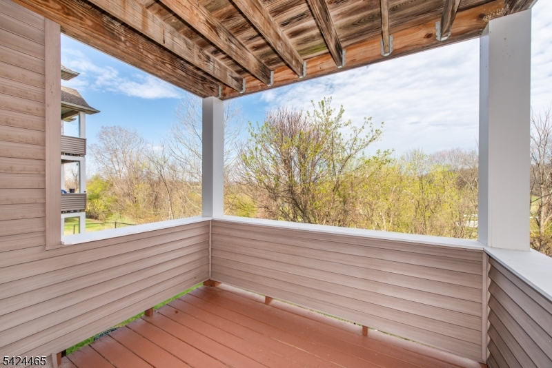 24 Clubhouse Road Hamburg, NJ 07419 - Photo 2 of 21