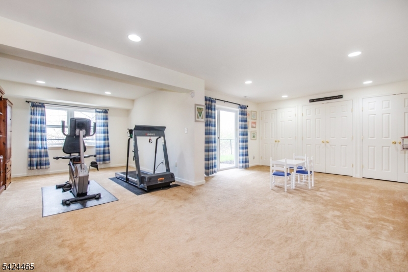 24 Clubhouse Road Hamburg, NJ 07419 - Photo 4 of 21