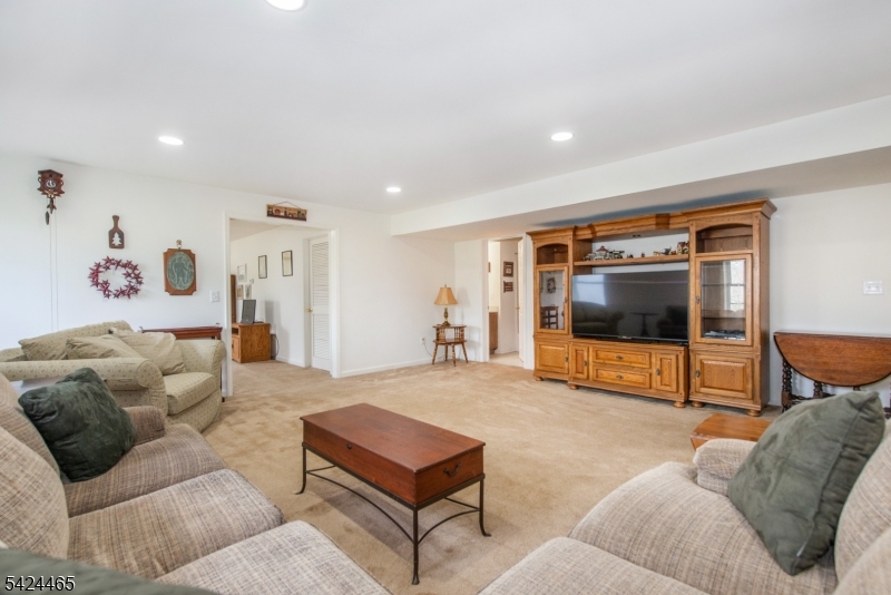 24 Clubhouse Road Hamburg, NJ 07419 - Photo 6 of 21