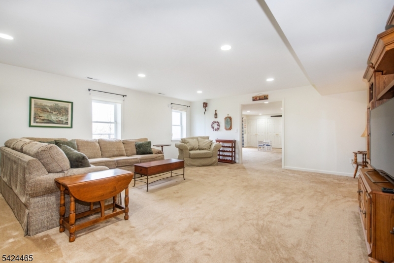 24 Clubhouse Road Hamburg, NJ 07419 - Photo 7 of 21