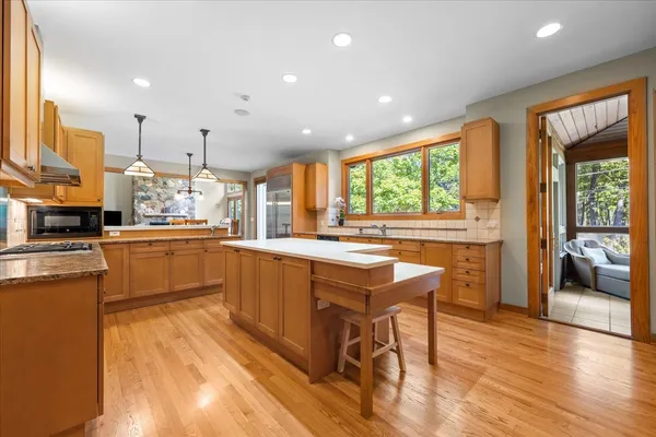 $1,789,000 | 3 Hickory Lane, Northbrook, IL 60062
