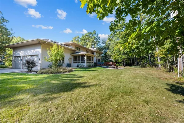$1,789,000 | 3 Hickory Lane, Northbrook, IL 60062