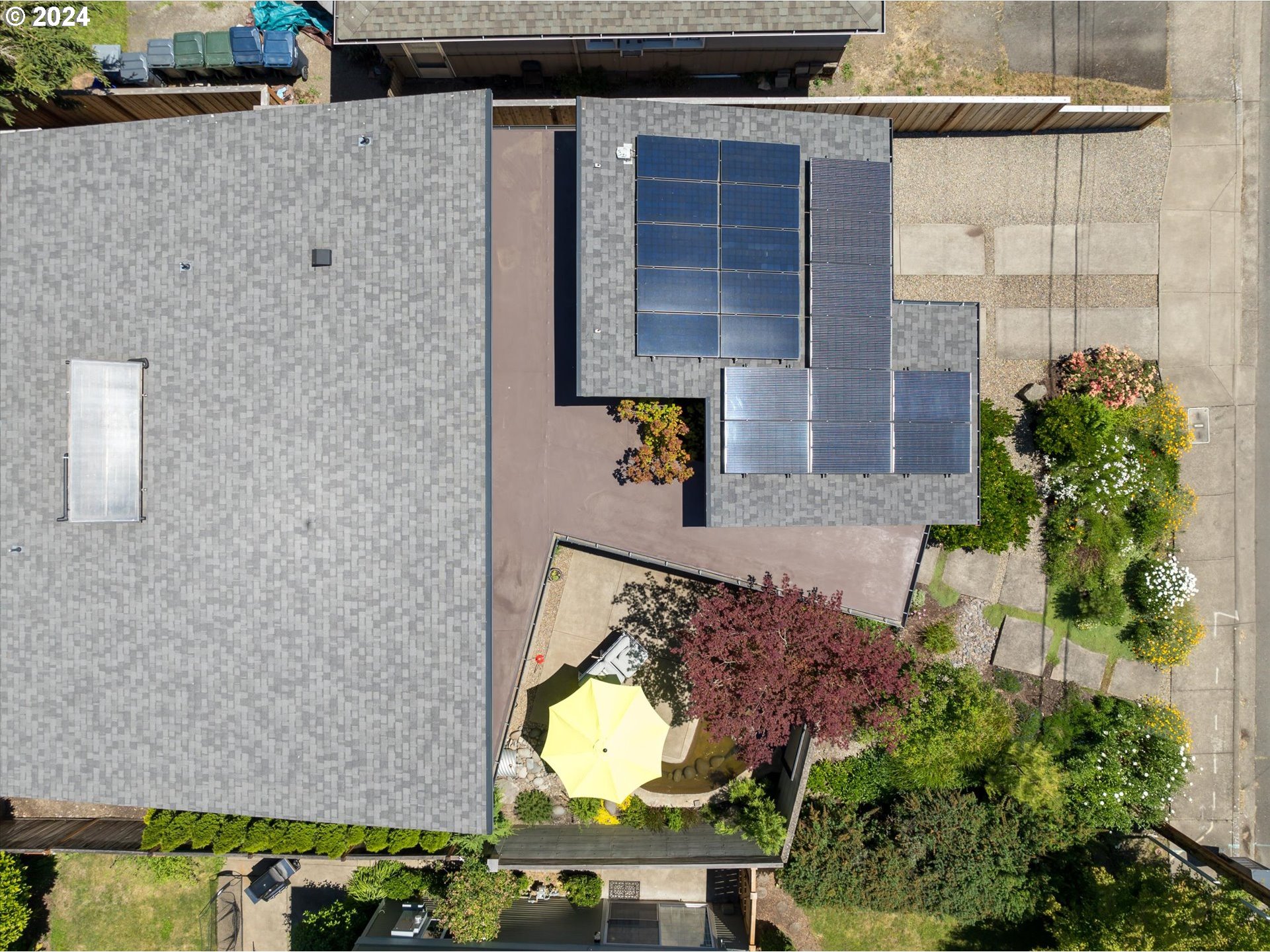 1261 Crenshaw Road Eugene, OR 97401 - Photo 45 of 48 a view of bathroom with a potted plant