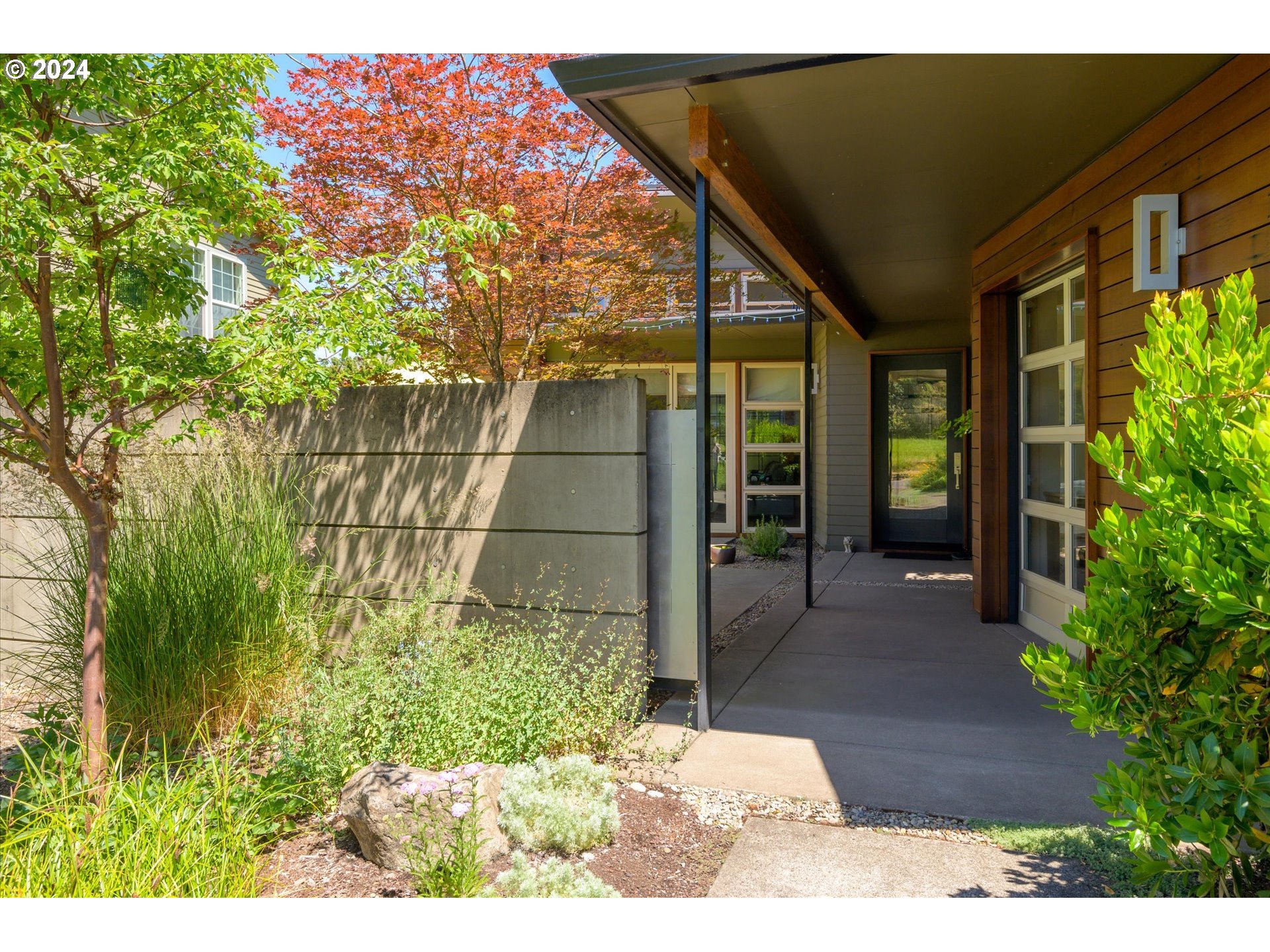 1261 Crenshaw Road Eugene, OR 97401 - Photo 5 of 48 a view of outdoor space