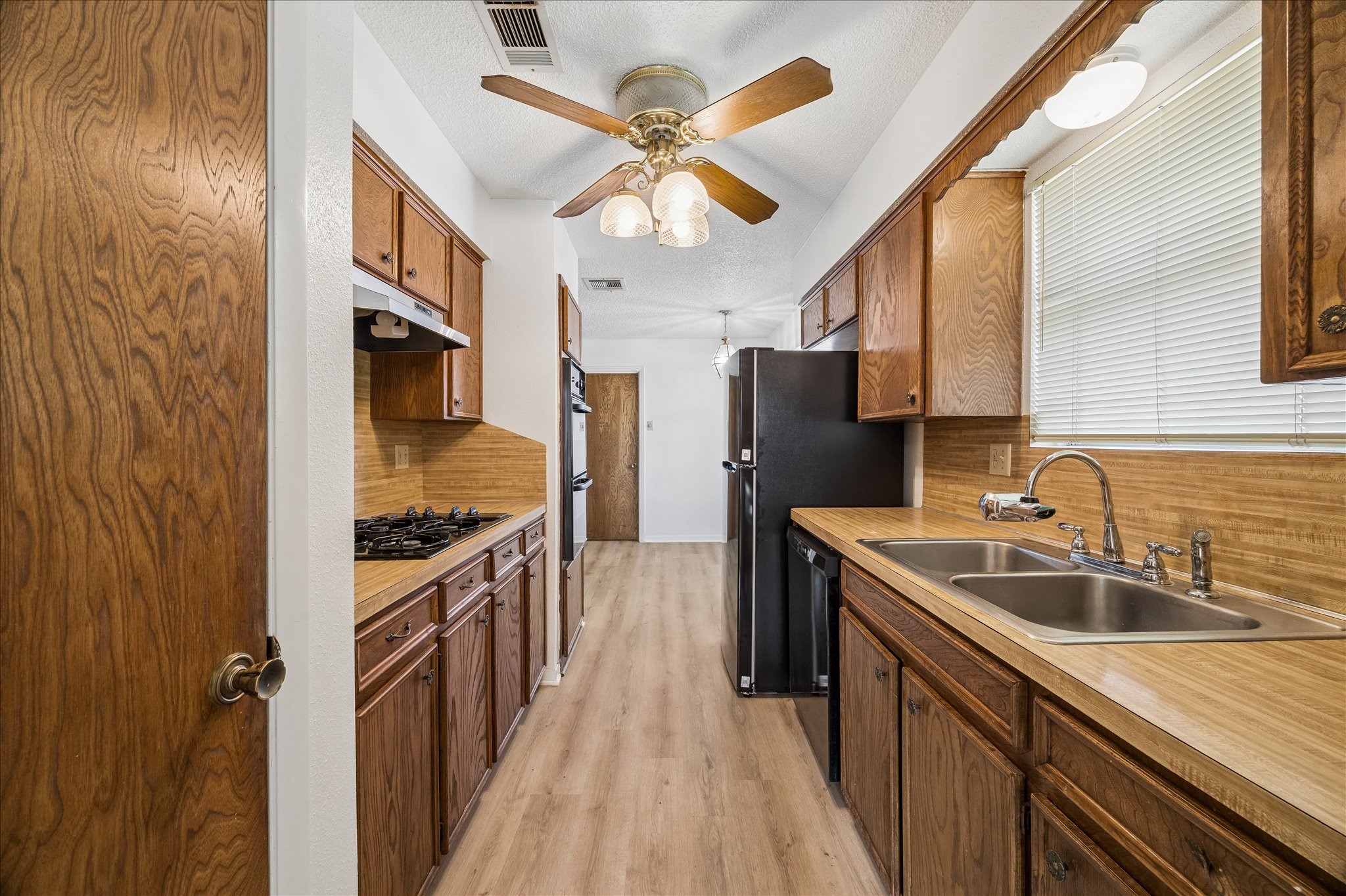 6002 Weeping Willow Road Houston, TX 77092 - Photo 9 of 27 Gallery Image 9