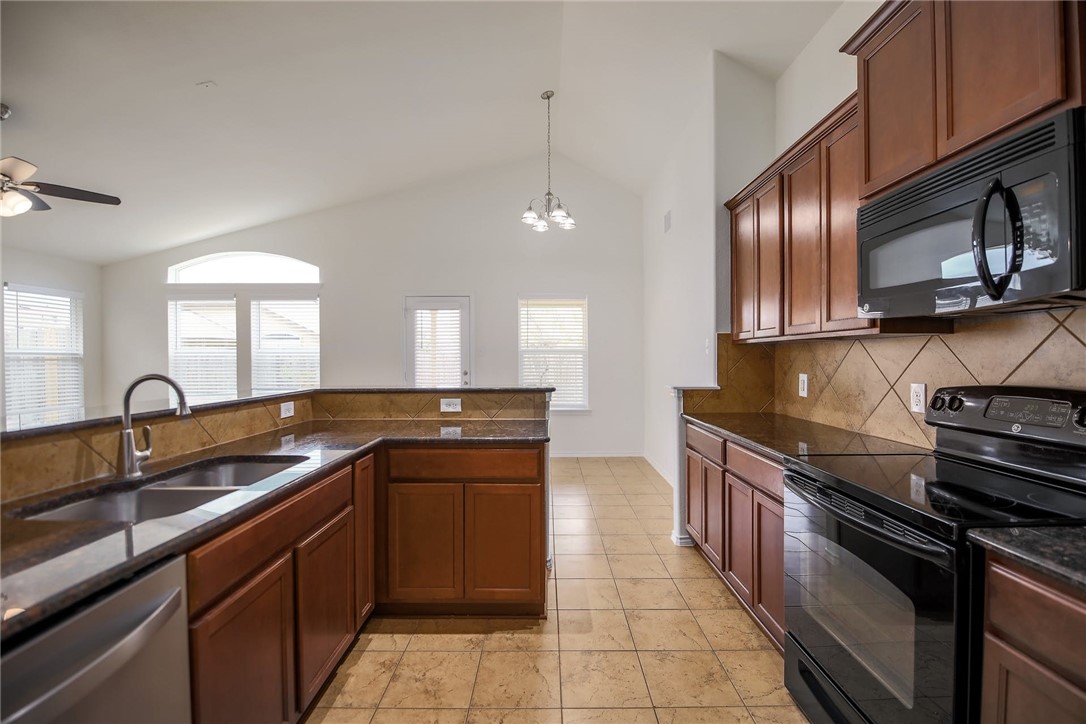 137 Langtry Lane Jarrell, TX 76537 - Photo 14 of 36
