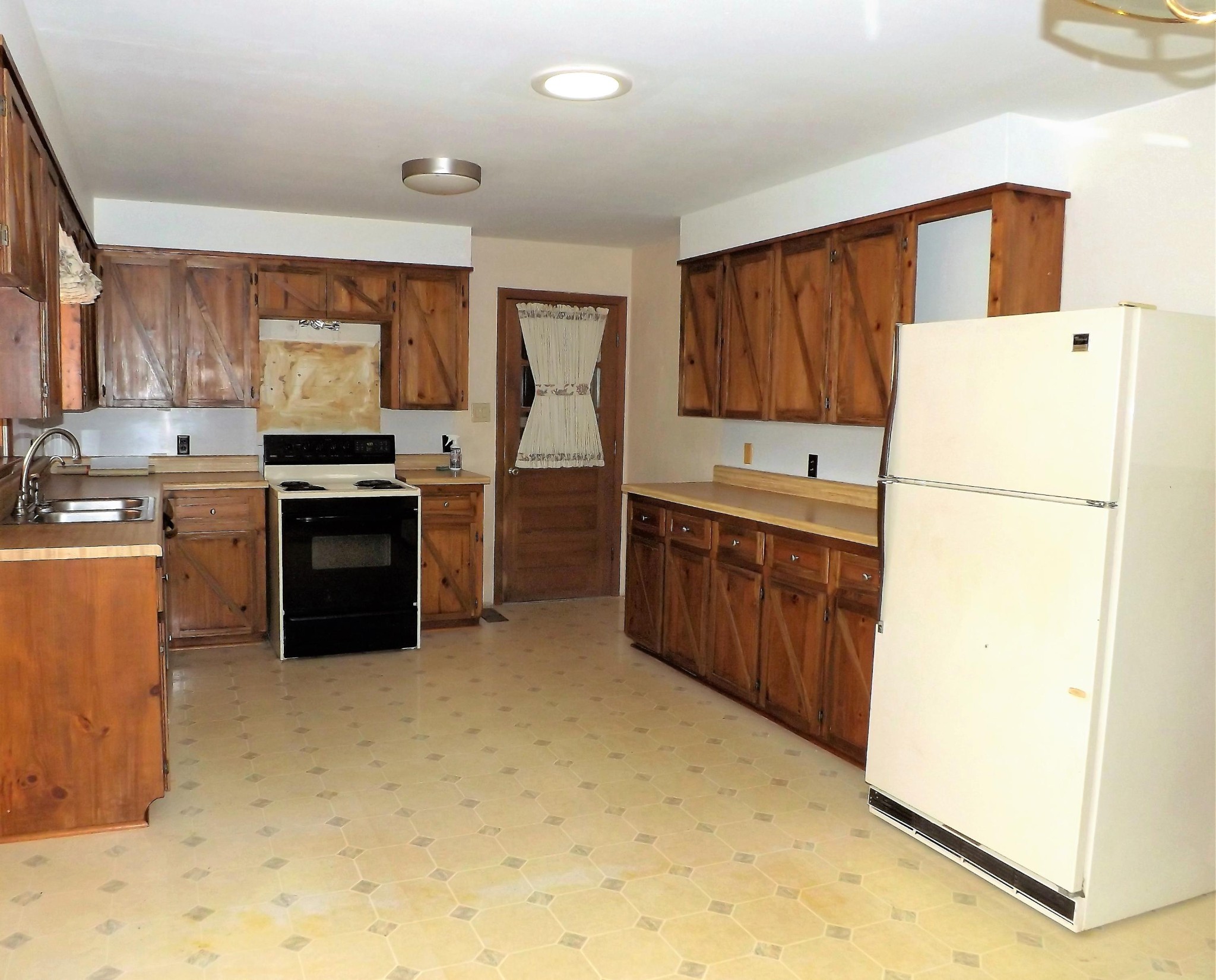 539 West Creston Road Crossville, TN 38571 - Photo 12 of 17 a kitchen with a refrigerator a stove top oven a sink and cabinets