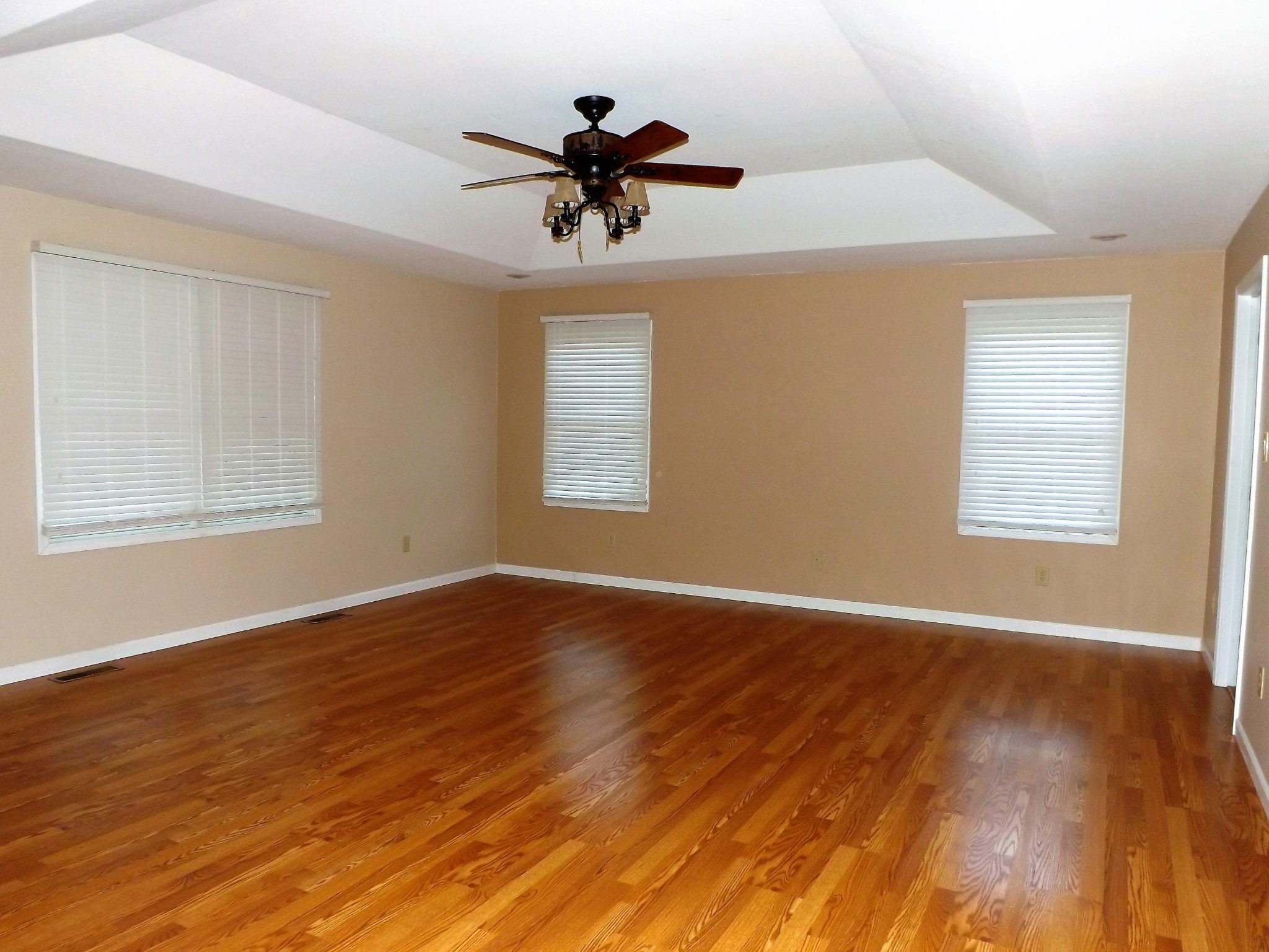 539 West Creston Road Crossville, TN 38571 - Photo 5 of 17 a view of room with wooden floor and window