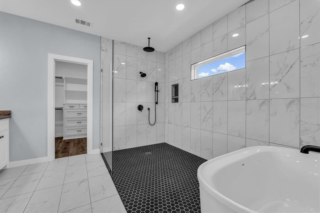 308 Crye Circle Robinson, TX 76706 - Photo 19 of 37 a bathroom with a bathtub and a shower