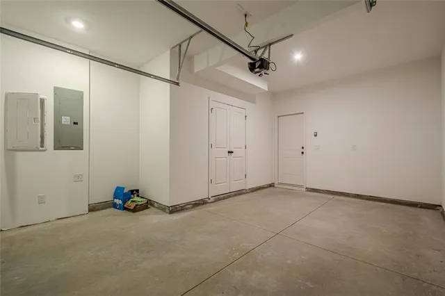 $2,550 | 1444 Creekside Circle Northwest, Atlanta, GA 30318