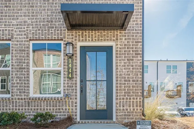 $2,550 | 1444 Creekside Circle Northwest, Atlanta, GA 30318