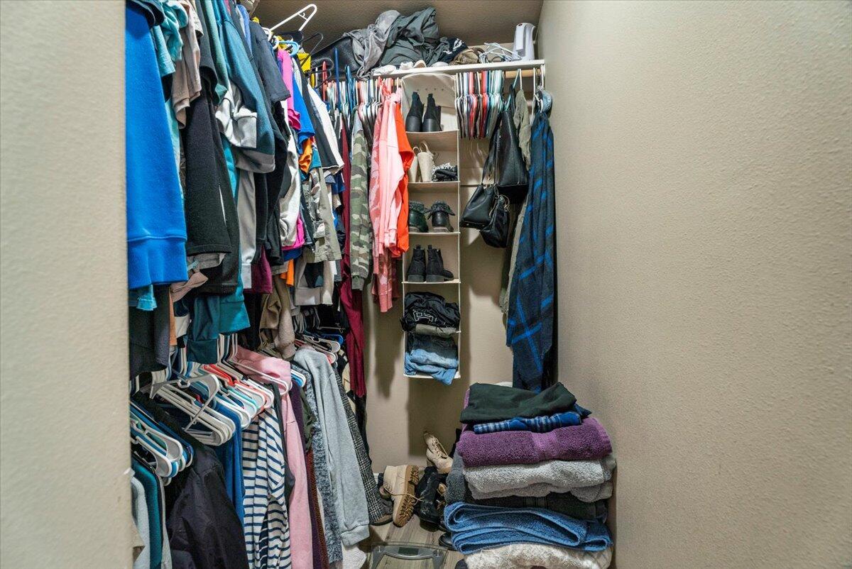 16493 Riley Drive La Pine, OR 97739 - Photo 15 of 18 11-Primary Closet