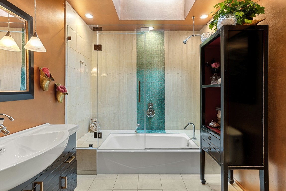 2208 Mountain View Road Austin, TX 78703 - Photo 29 of 39 a bathroom with a bathtub and a shower