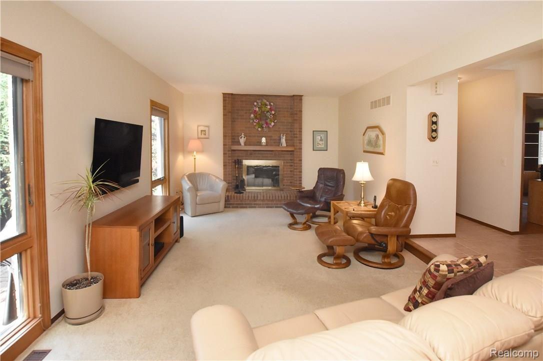 926 Ten Point Drive Rochester, MI 48309 - Photo 4 of 29 926 Ten Point Dr_04.JPG