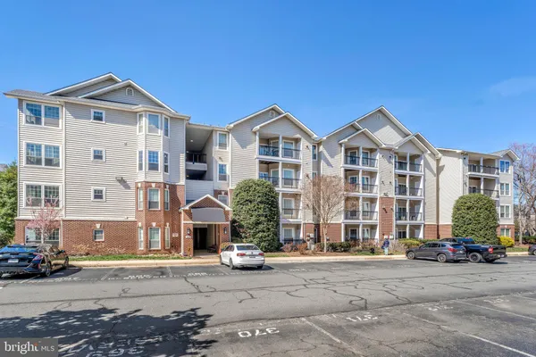 $387,000 | 1600 Spring Gate Dr., Unit 2412, McLean, VA 22102
