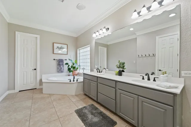 $883,500 | 3100 Richard Lane, Friendswood, TX 77546