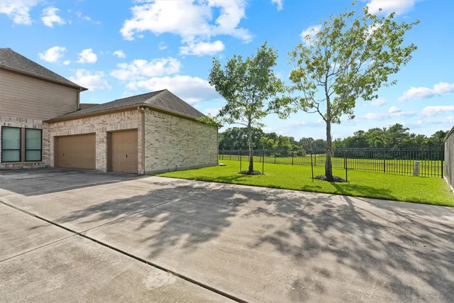 $883,500 | 3100 Richard Lane, Friendswood, TX 77546