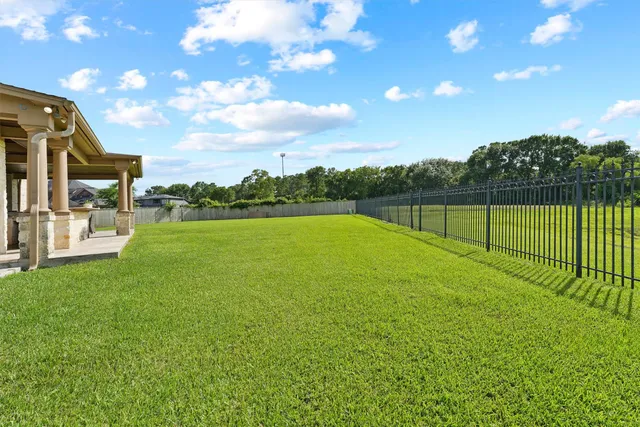 $883,500 | 3100 Richard Lane, Friendswood, TX 77546