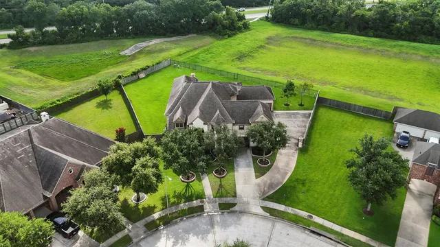$883,500 | 3100 Richard Lane, Friendswood, TX 77546