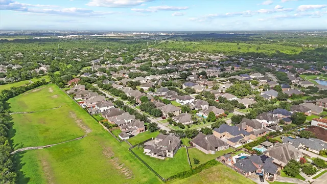 $883,500 | 3100 Richard Lane, Friendswood, TX 77546