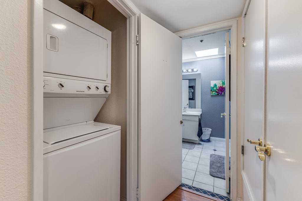 200 East Racquet Club Road, Unit 68 Palm Springs, CA 92262 - Photo 25 of 32 a bathroom with a toilet and a shower