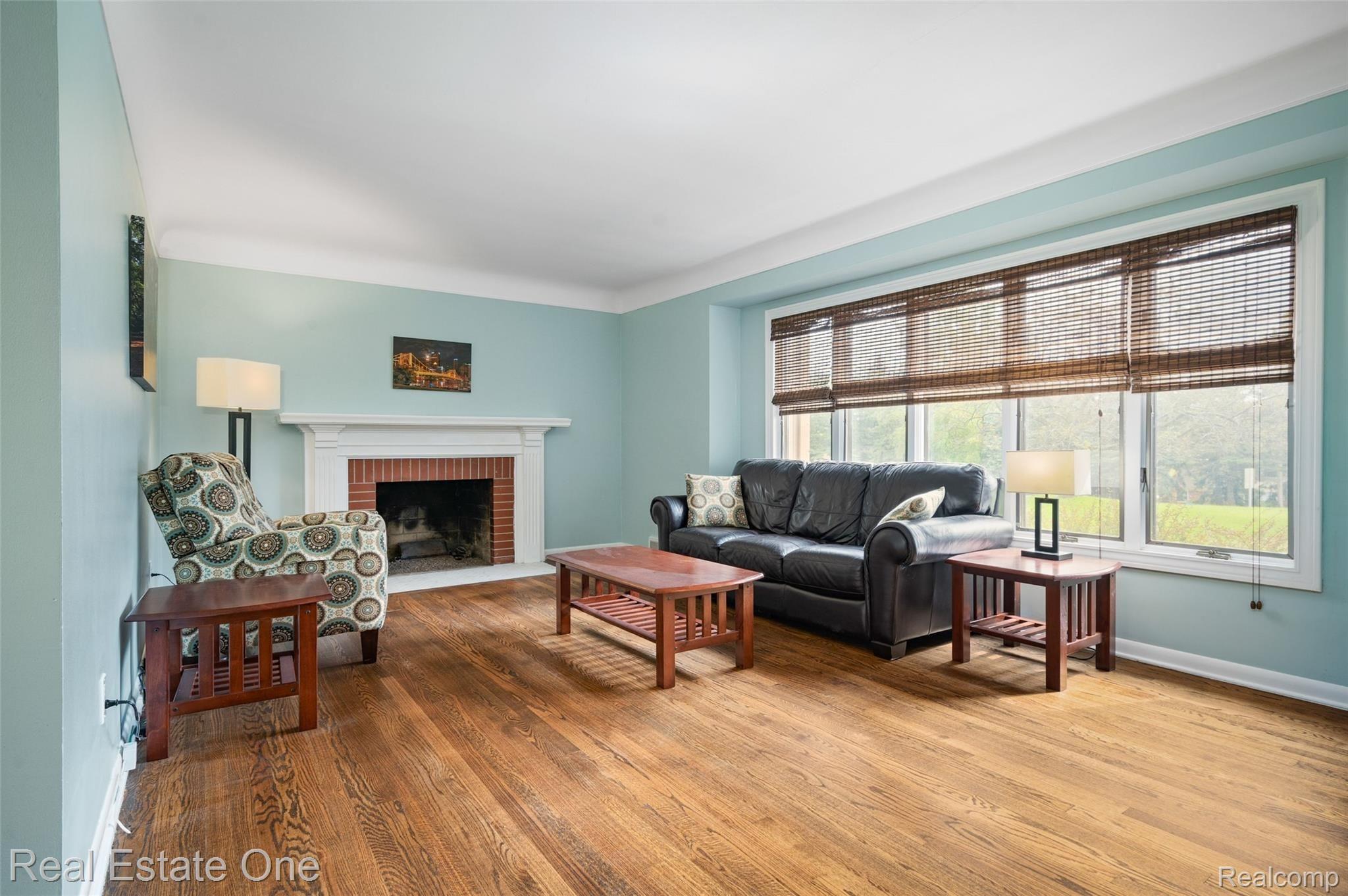 2470 West Tienken Road Rochester, MI 48306 - Photo 2 of 31 2470-W-Tienken-Road-8.jpg