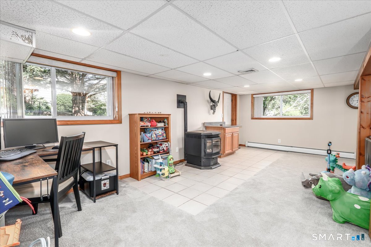 46 Jeanette Road Danbury, CT 06811 - Photo 19 of 35