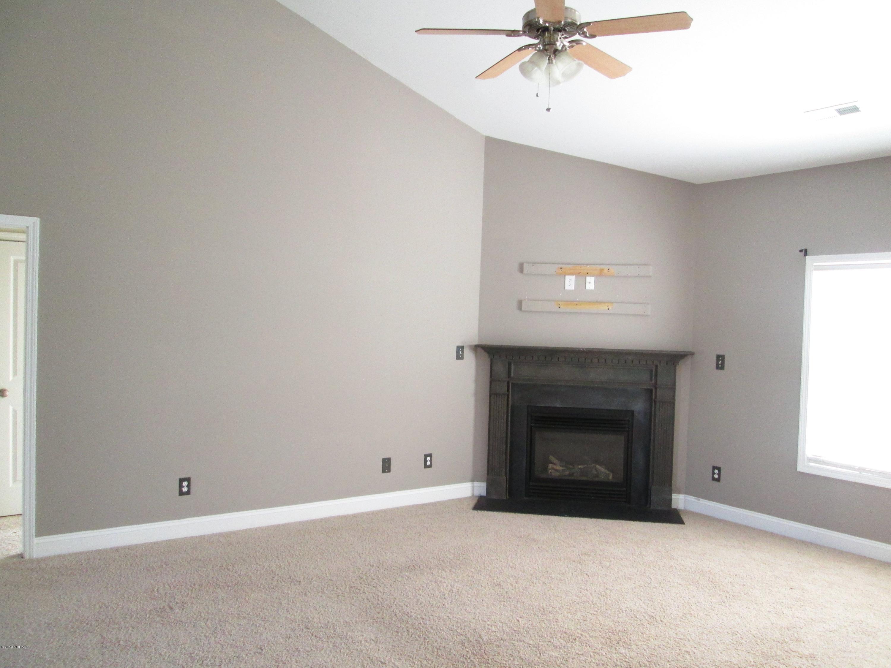 211 Emerald Ridge Road Jacksonville, NC 28546 - Photo 3 of 17 IMG_8128