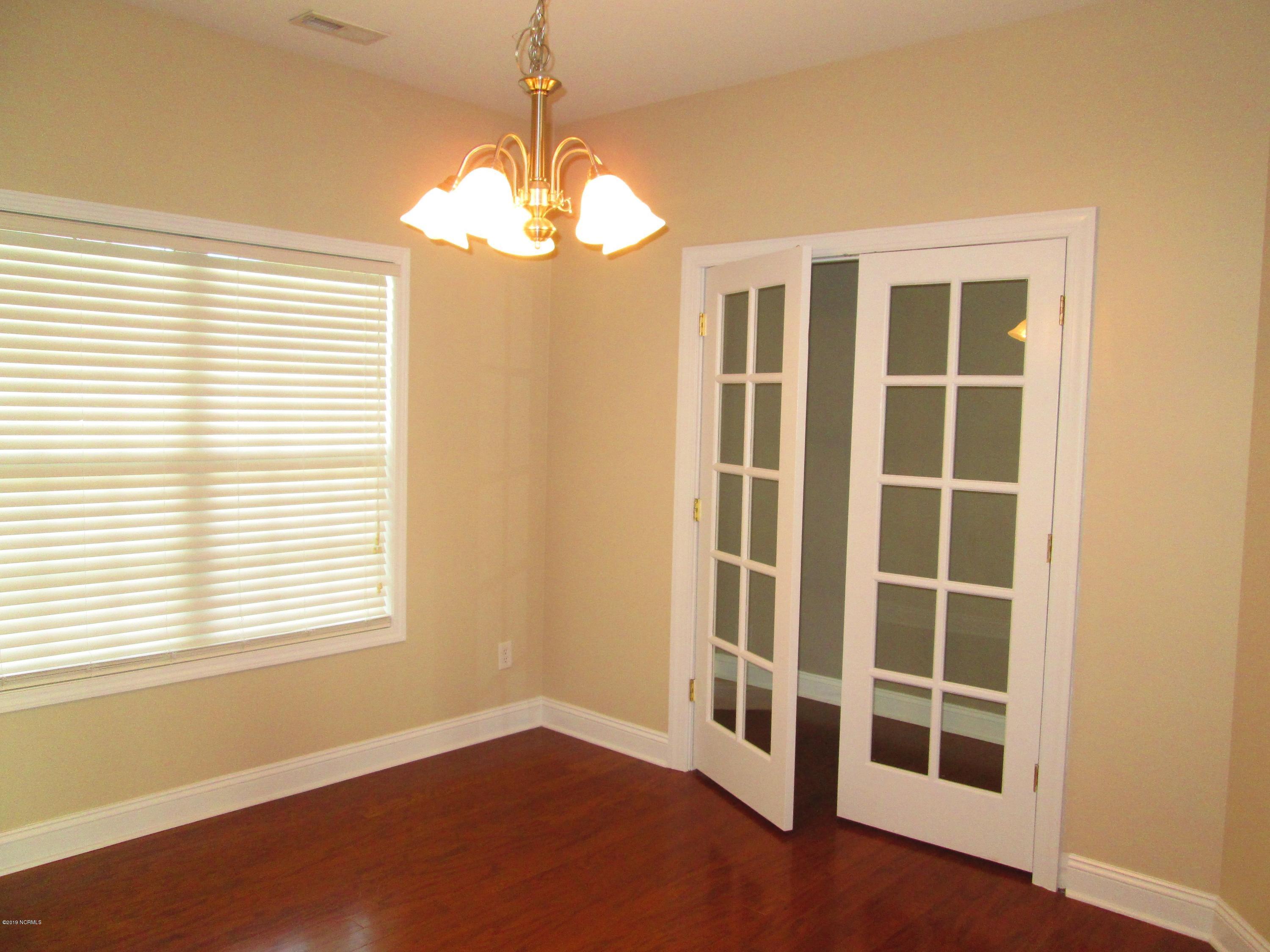 211 Emerald Ridge Road Jacksonville, NC 28546 - Photo 4 of 17 IMG_8135