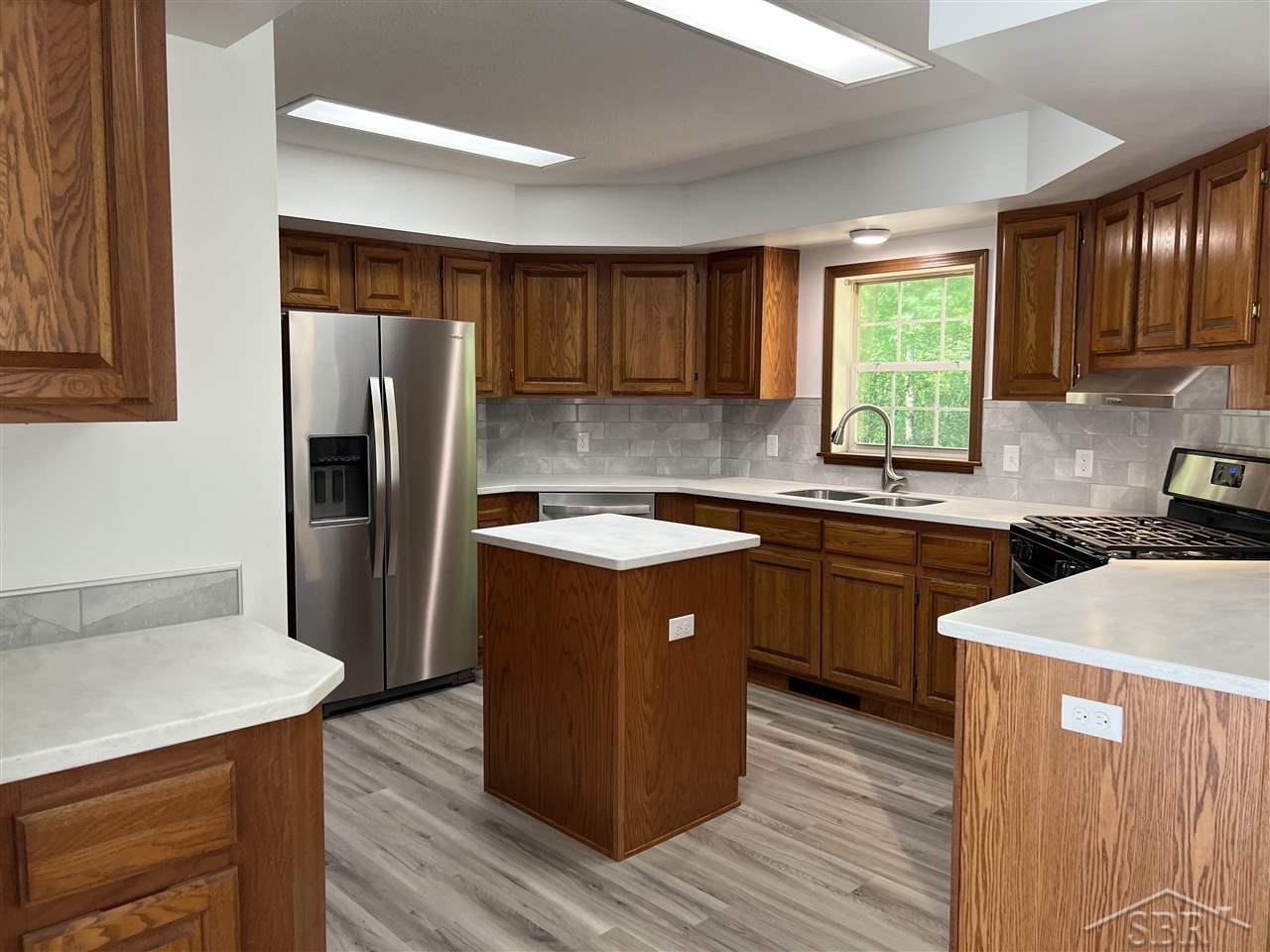 2290 South 5 Mile Road Midland, MI 48640 - Photo 8 of 23 Updated Kitchen