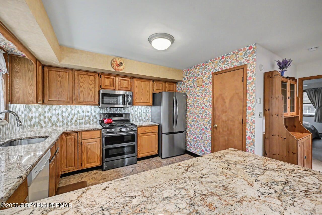1146 Deer Trail Road Pocono Pines, PA 18350 - Photo 5 of 21 Kitchen