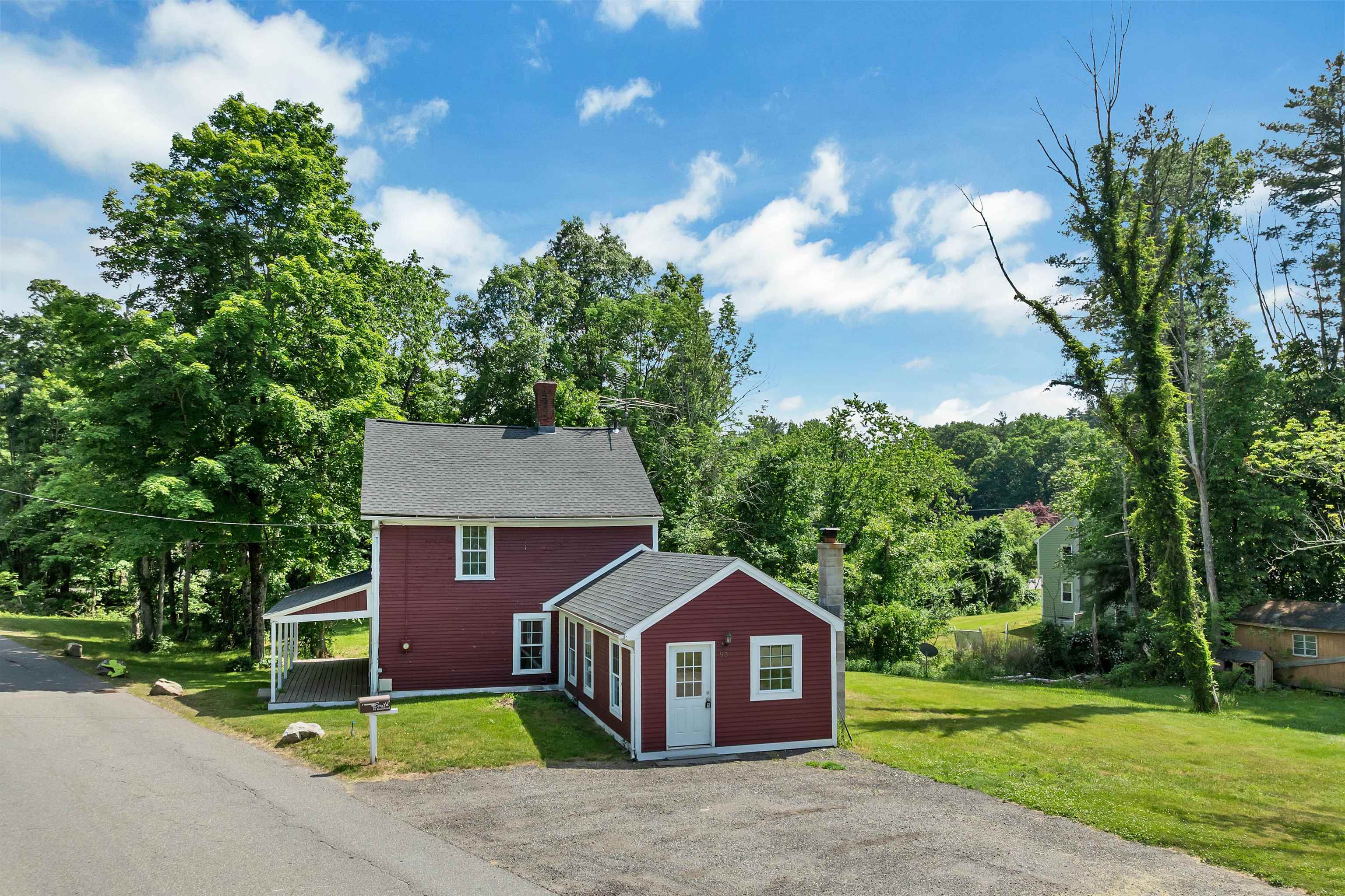 93 Gulf Road Derry, NH 03038 - Photo 4 of 47