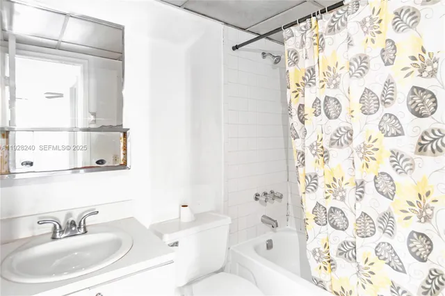 $1,735 | 10000 Northwest 80th Court, Unit 2162, Hialeah Gardens, FL 33016