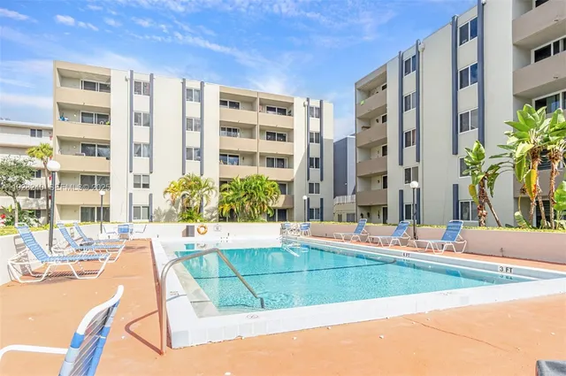 $1,735 | 10000 Northwest 80th Court, Unit 2162, Hialeah Gardens, FL 33016