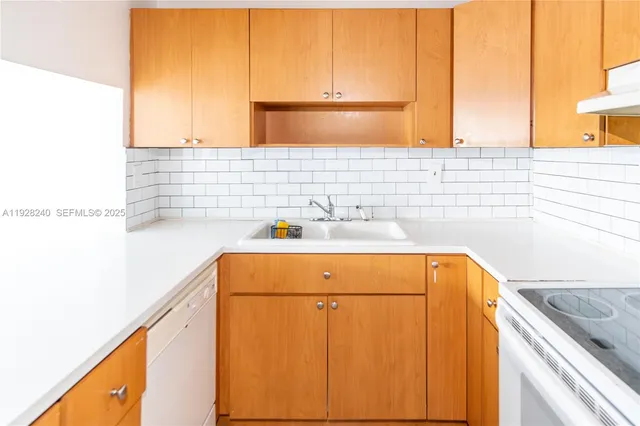 $1,735 | 10000 Northwest 80th Court, Unit 2162, Hialeah Gardens, FL 33016