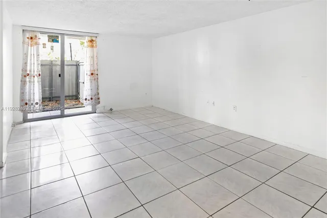 $1,735 | 10000 Northwest 80th Court, Unit 2162, Hialeah Gardens, FL 33016