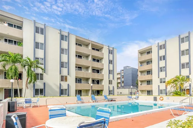 $1,735 | 10000 Northwest 80th Court, Unit 2162, Hialeah Gardens, FL 33016