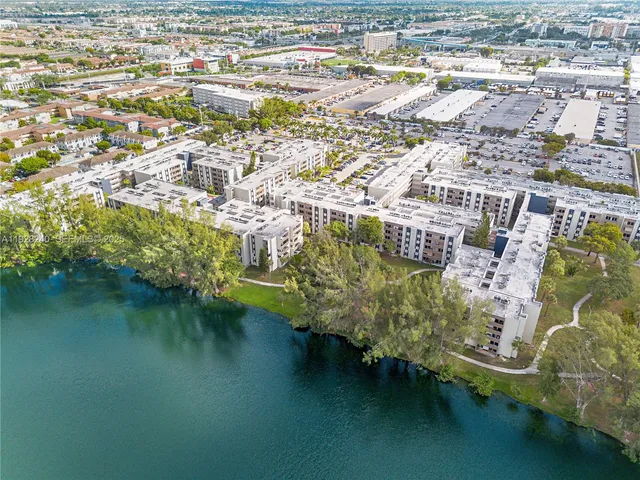 $1,735 | 10000 Northwest 80th Court, Unit 2162, Hialeah Gardens, FL 33016