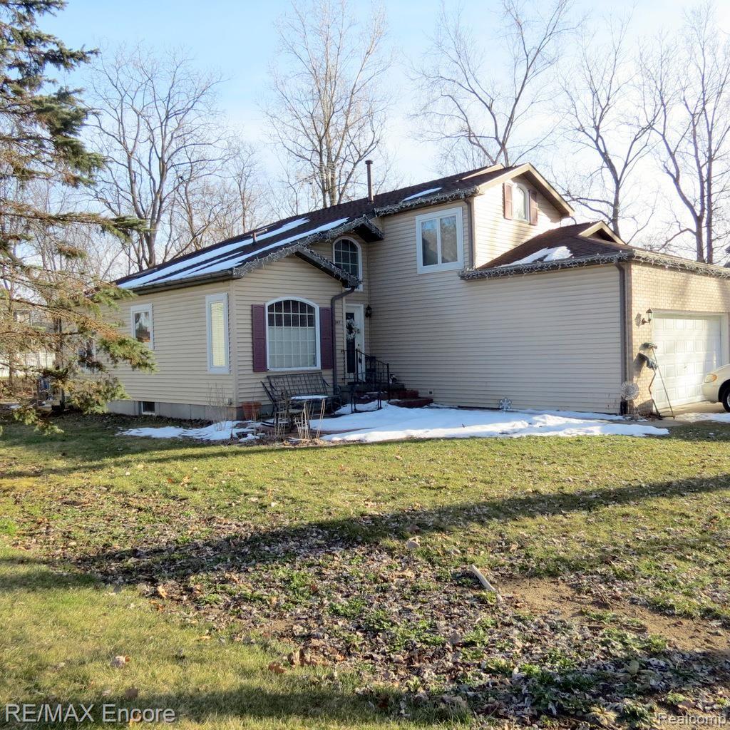 949 State Road Fenton, MI 48430 - Photo 1 of 12 IMG_0440.JPG
