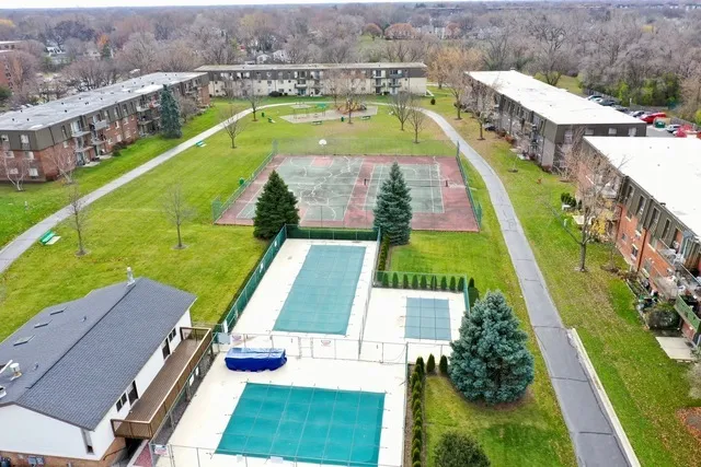 $1,300 | 573 Fairway View Drive, Unit 2C, Wheeling, IL 60090